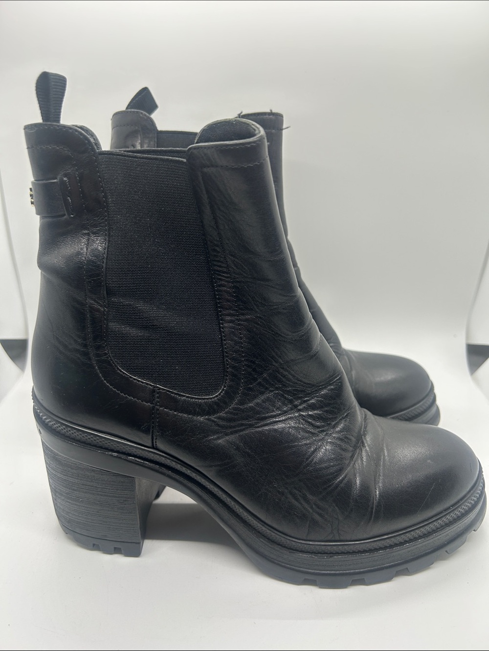 Veronica Beard Black Leather Block Heel Pull On Chelsea Boots Shoes **Size 7.5** - Picture 4 of 13
